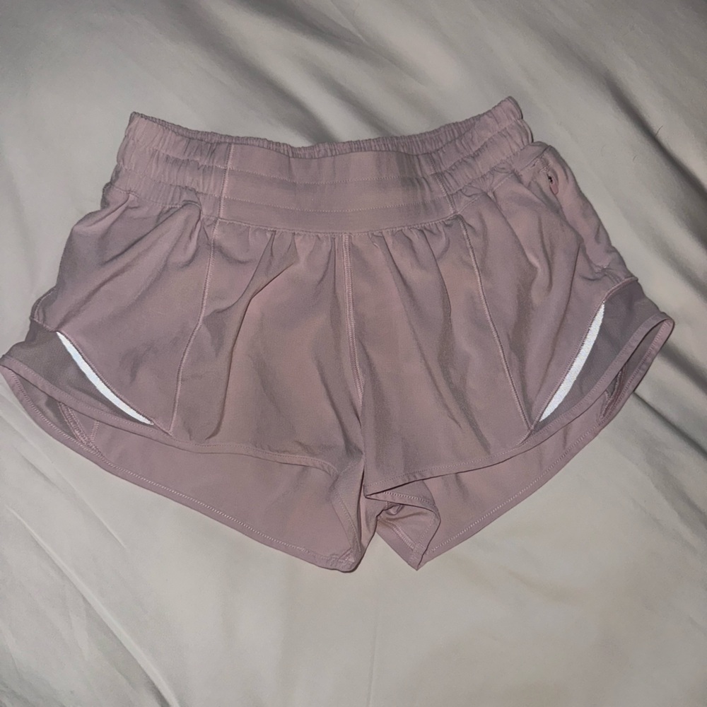 Lululemon Athletica - Dusty Pink - 2.5” Hotty Hots - size 2 - VGUC